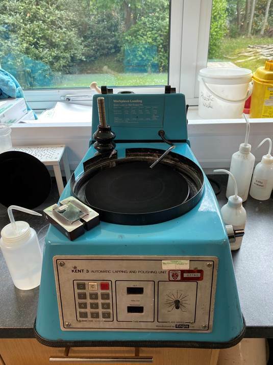 Sample polishing wheel for sample preparation for reflectivity studies of kerogen - APT - geochemistry & petroleum systems