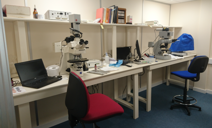 APTUK microscopy room where SCI, fluorescence and reflectivity analysis is undertaken - APT - geochemistry & petroleum systems